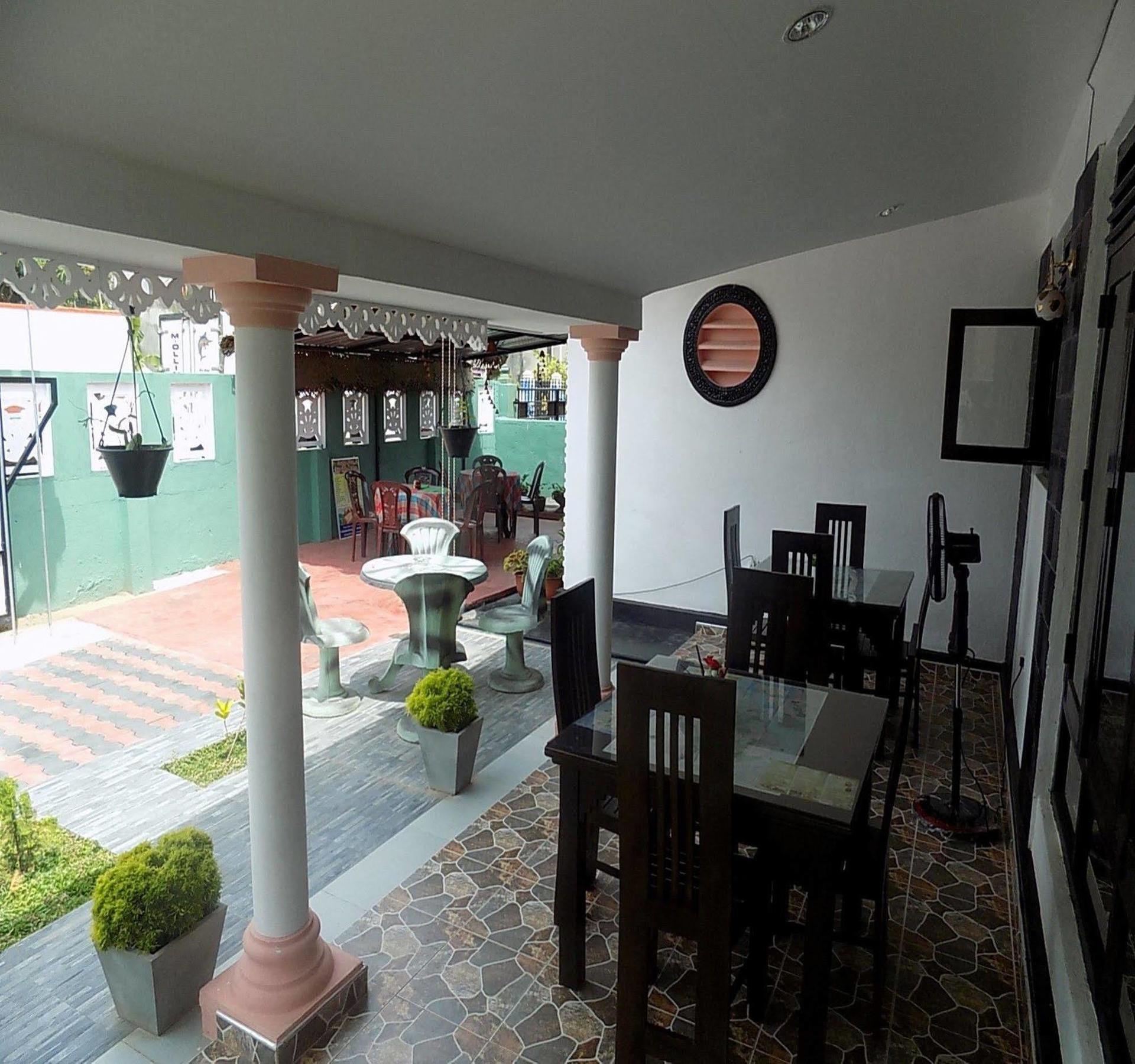Alexandra Family Villa Negombo Exterior foto